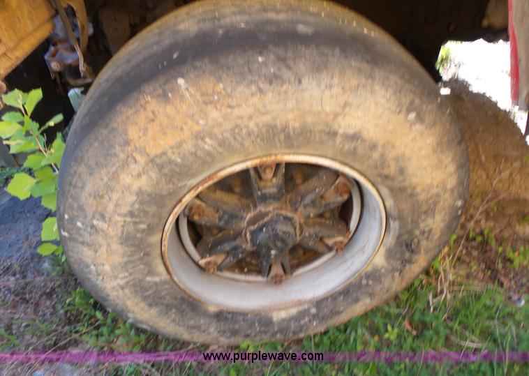 image for item L2021 1994 Ford LT8000 mixer truck