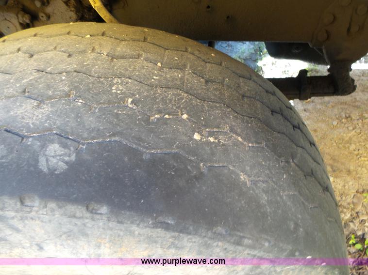 image for item L2021 1994 Ford LT8000 mixer truck