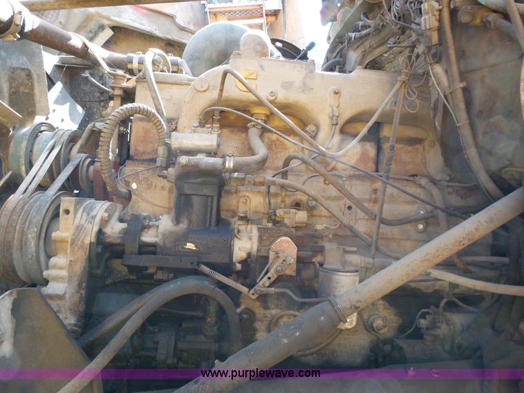 image for item L2021 1994 Ford LT8000 mixer truck