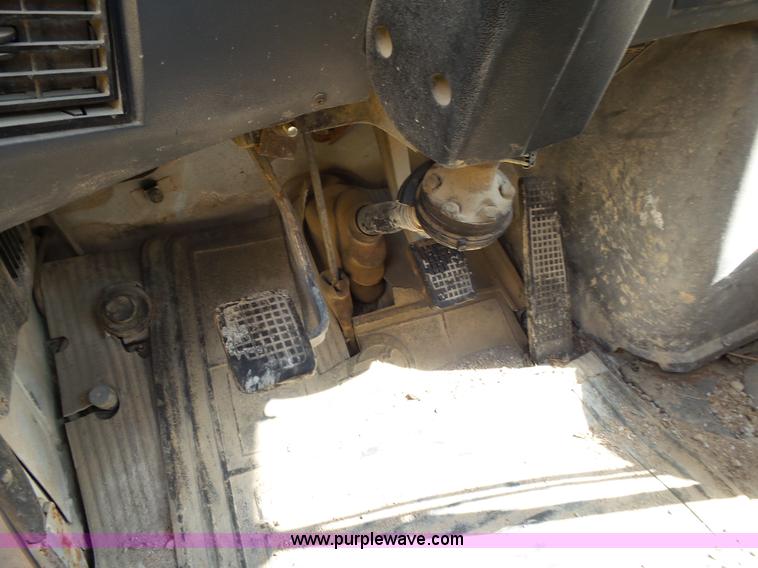 image for item L2021 1994 Ford LT8000 mixer truck