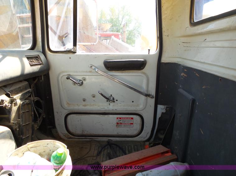 image for item L2021 1994 Ford LT8000 mixer truck