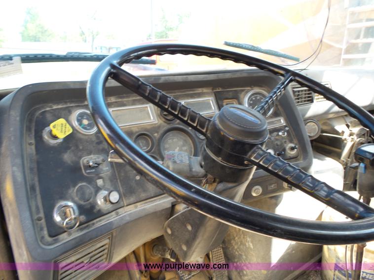 image for item L2021 1994 Ford LT8000 mixer truck