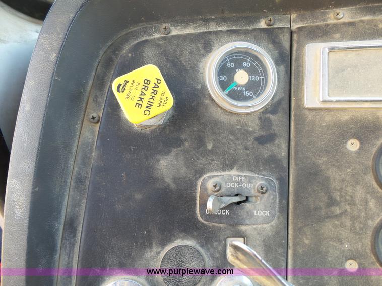 image for item L2021 1994 Ford LT8000 mixer truck