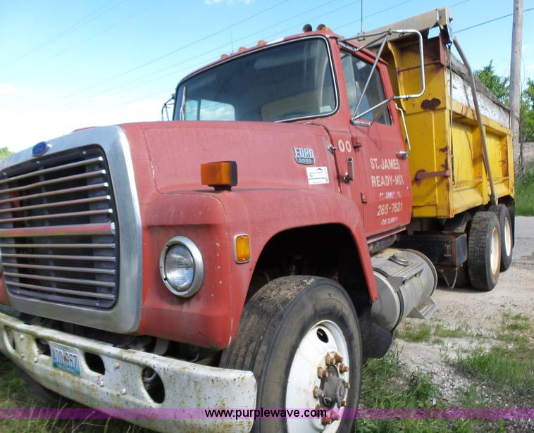 image for item L2022 1985 Ford LT9000 dump truck