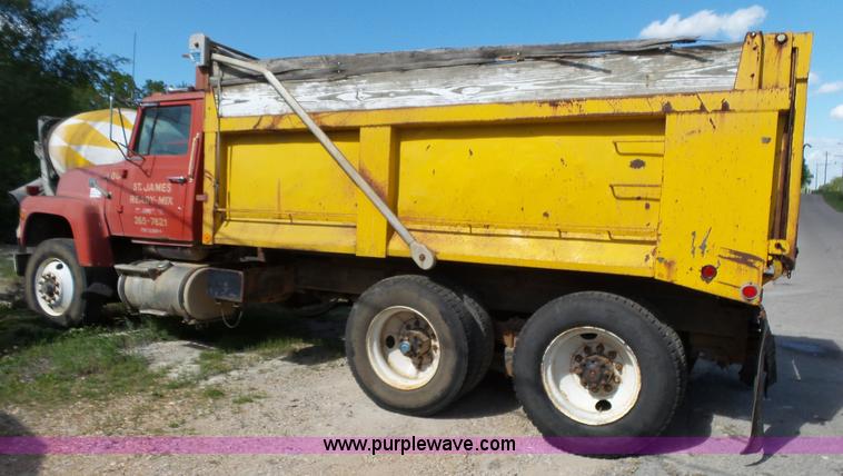 image for item L2022 1985 Ford LT9000 dump truck