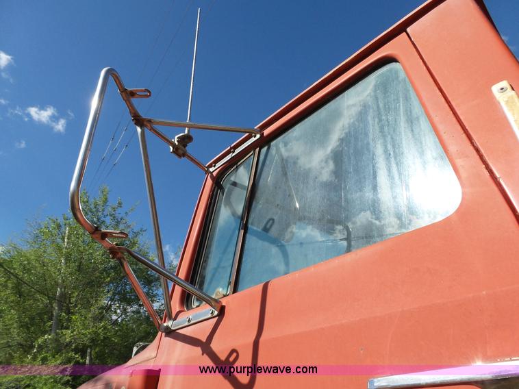 image for item L2022 1985 Ford LT9000 dump truck