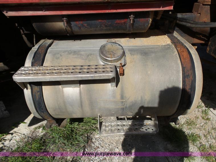 image for item L2022 1985 Ford LT9000 dump truck