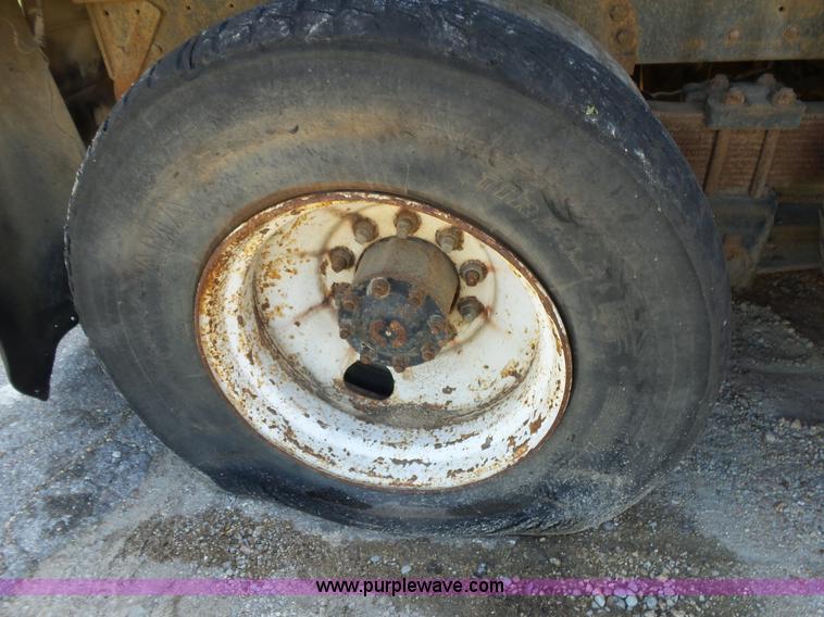 image for item L2022 1985 Ford LT9000 dump truck