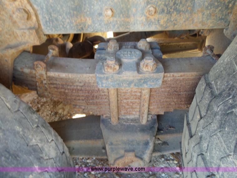 image for item L2022 1985 Ford LT9000 dump truck