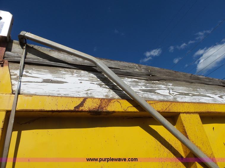 image for item L2022 1985 Ford LT9000 dump truck