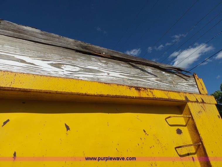 image for item L2022 1985 Ford LT9000 dump truck