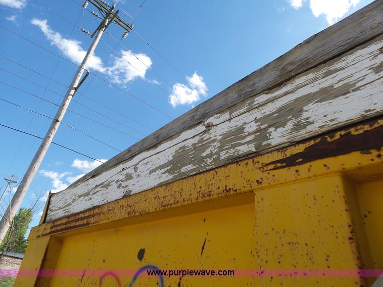 image for item L2022 1985 Ford LT9000 dump truck