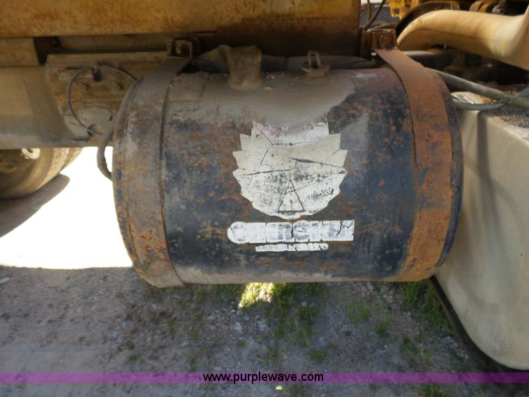 image for item L2022 1985 Ford LT9000 dump truck