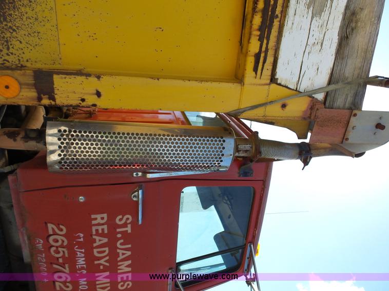 image for item L2022 1985 Ford LT9000 dump truck