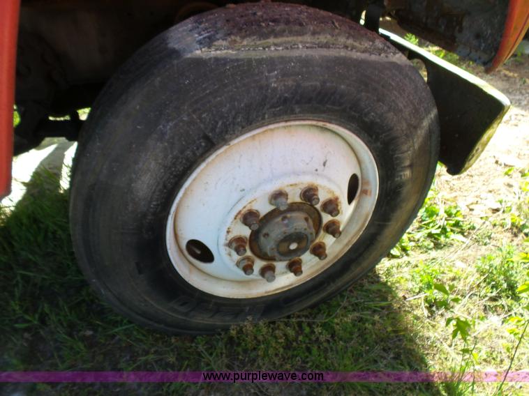 image for item L2022 1985 Ford LT9000 dump truck