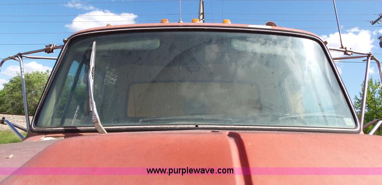 image for item L2022 1985 Ford LT9000 dump truck