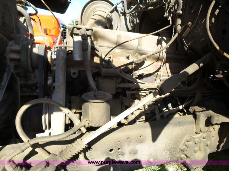 image for item L2022 1985 Ford LT9000 dump truck