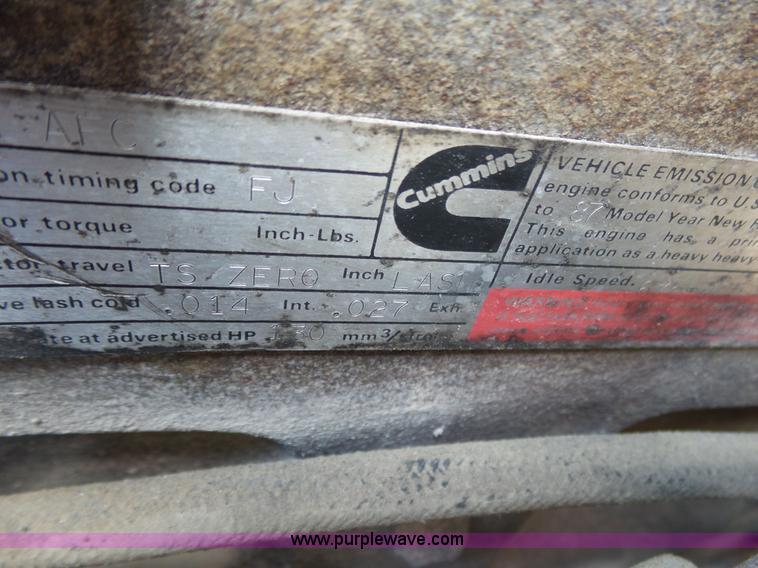 image for item L2022 1985 Ford LT9000 dump truck