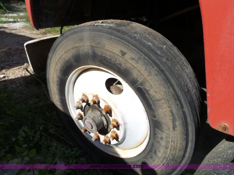 image for item L2022 1985 Ford LT9000 dump truck