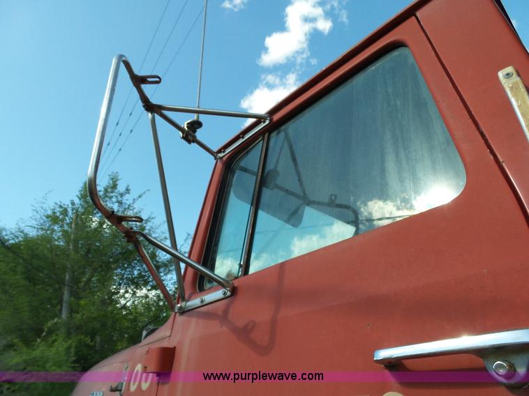 image for item L2022 1985 Ford LT9000 dump truck