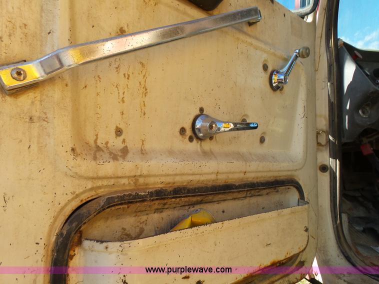 image for item L2022 1985 Ford LT9000 dump truck