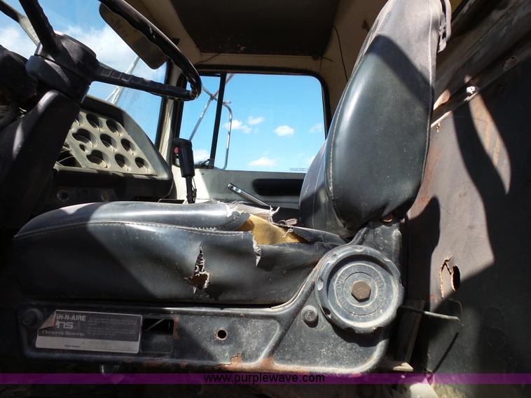 image for item L2022 1985 Ford LT9000 dump truck
