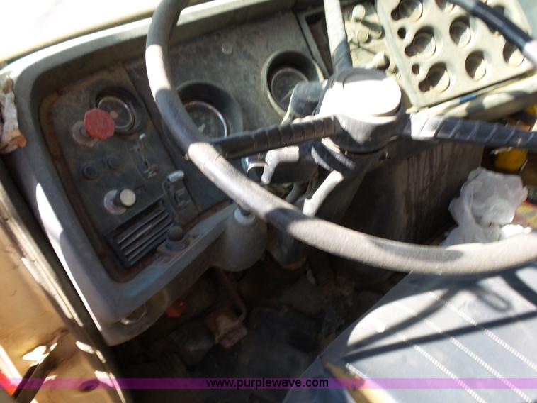 image for item L2022 1985 Ford LT9000 dump truck