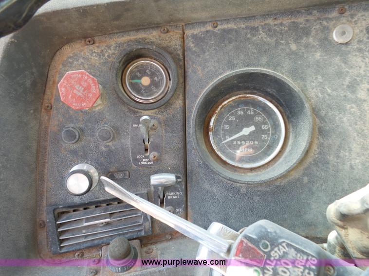 image for item L2022 1985 Ford LT9000 dump truck