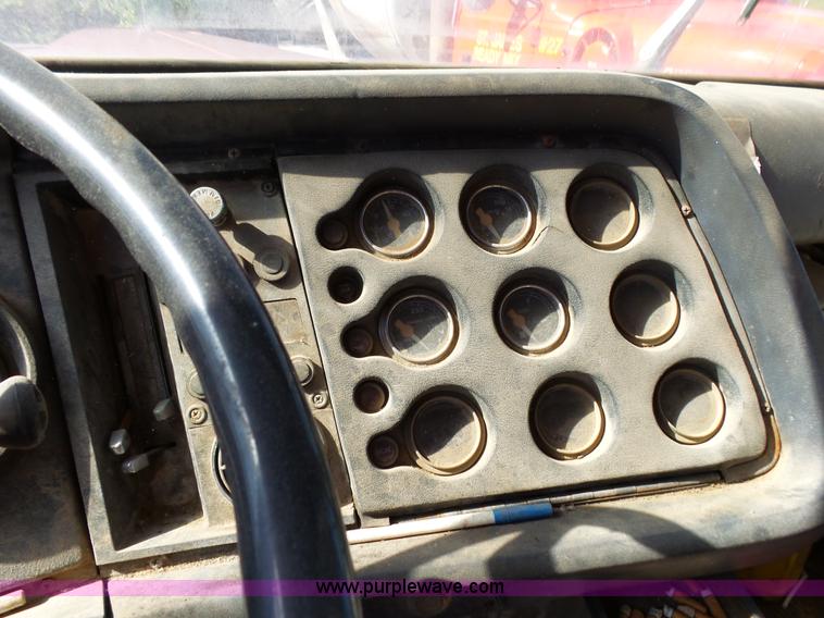 image for item L2022 1985 Ford LT9000 dump truck