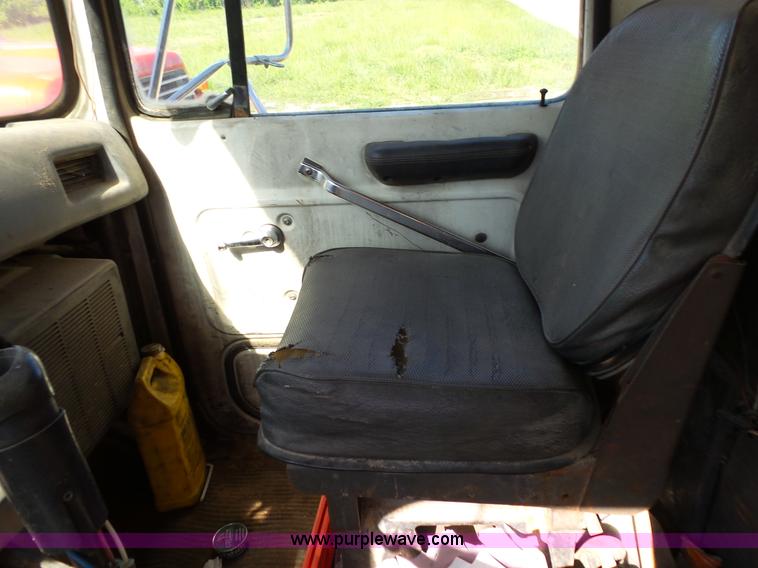 image for item L2022 1985 Ford LT9000 dump truck