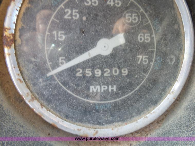 image for item L2022 1985 Ford LT9000 dump truck