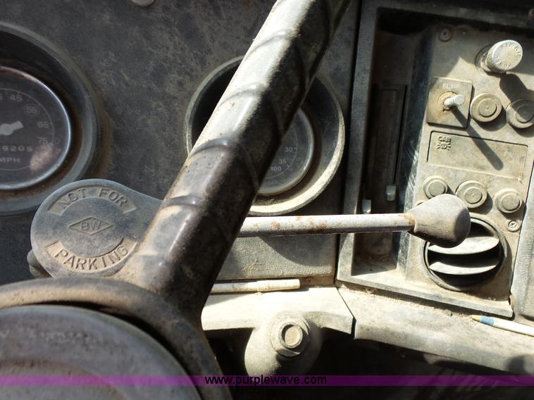 image for item L2022 1985 Ford LT9000 dump truck