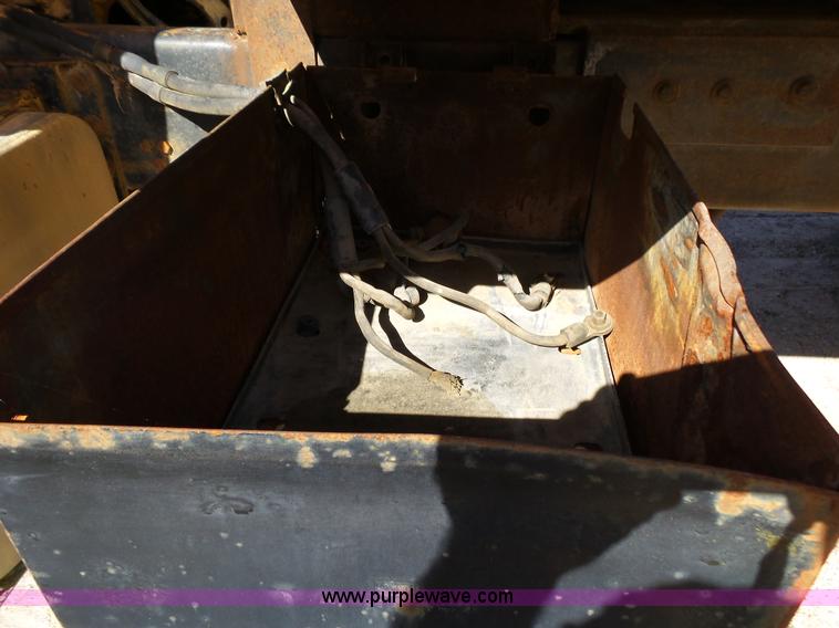 image for item L2022 1985 Ford LT9000 dump truck