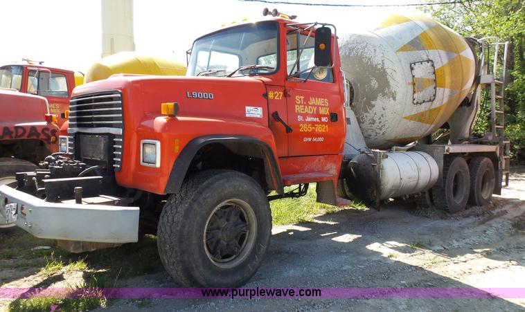 image for item L2023 1995 Ford LT9000 mixer truck