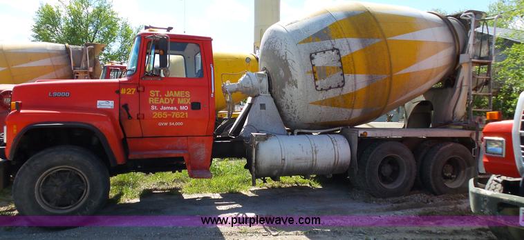 image for item L2023 1995 Ford LT9000 mixer truck