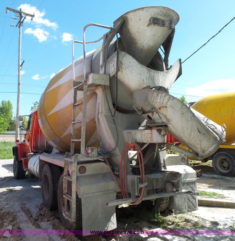 image for item L2023 1995 Ford LT9000 mixer truck