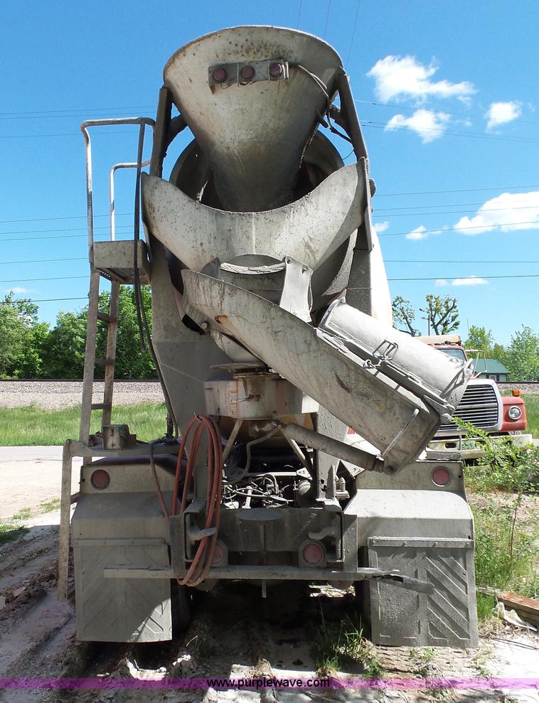 image for item L2023 1995 Ford LT9000 mixer truck