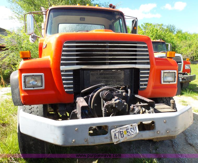image for item L2023 1995 Ford LT9000 mixer truck