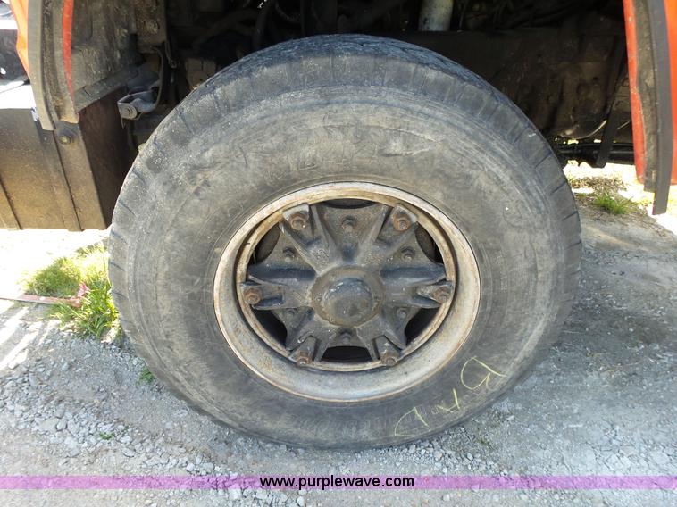 image for item L2023 1995 Ford LT9000 mixer truck