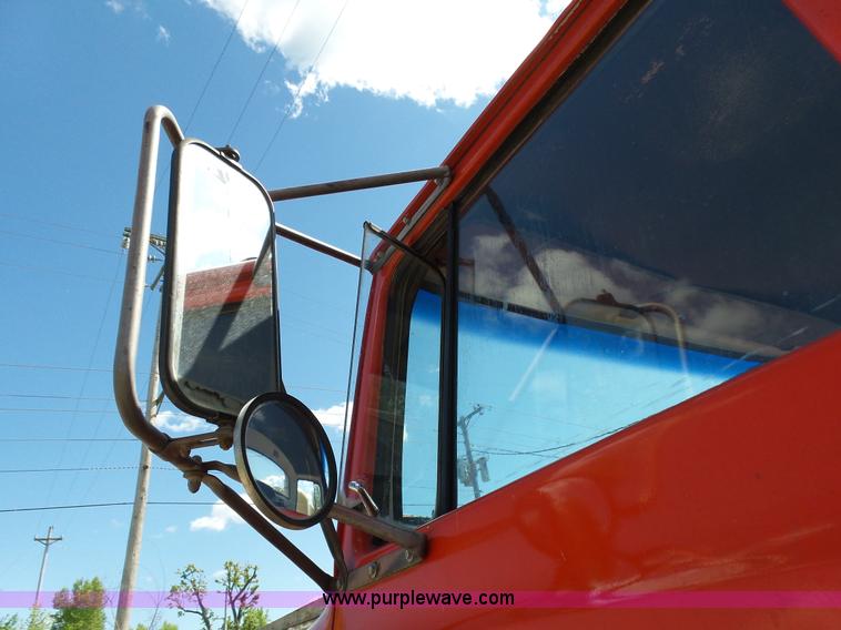 image for item L2023 1995 Ford LT9000 mixer truck