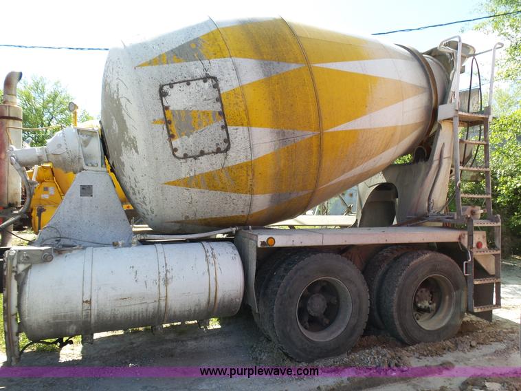 image for item L2023 1995 Ford LT9000 mixer truck