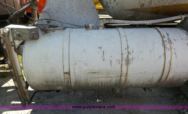 image for item L2023 1995 Ford LT9000 mixer truck