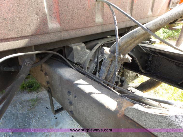 image for item L2023 1995 Ford LT9000 mixer truck