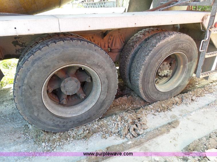 image for item L2023 1995 Ford LT9000 mixer truck