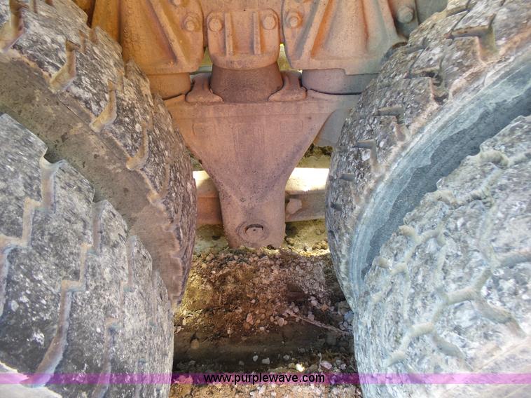 image for item L2023 1995 Ford LT9000 mixer truck