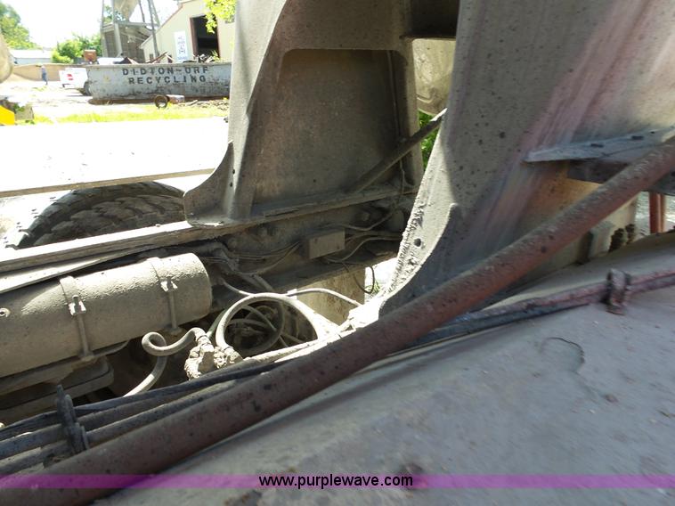 image for item L2023 1995 Ford LT9000 mixer truck