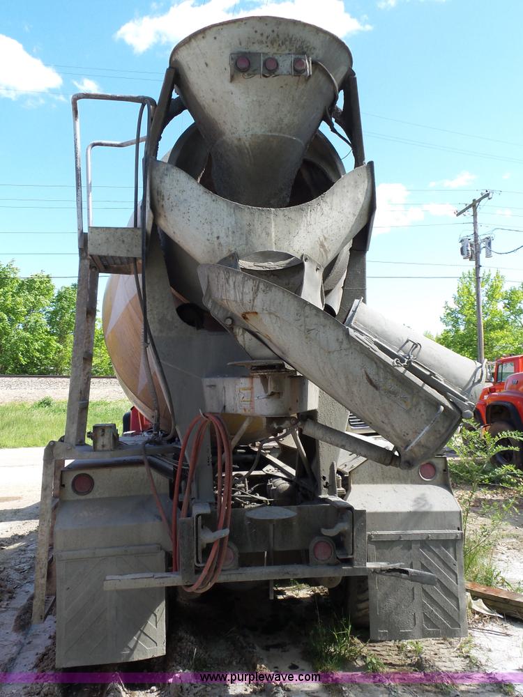 image for item L2023 1995 Ford LT9000 mixer truck