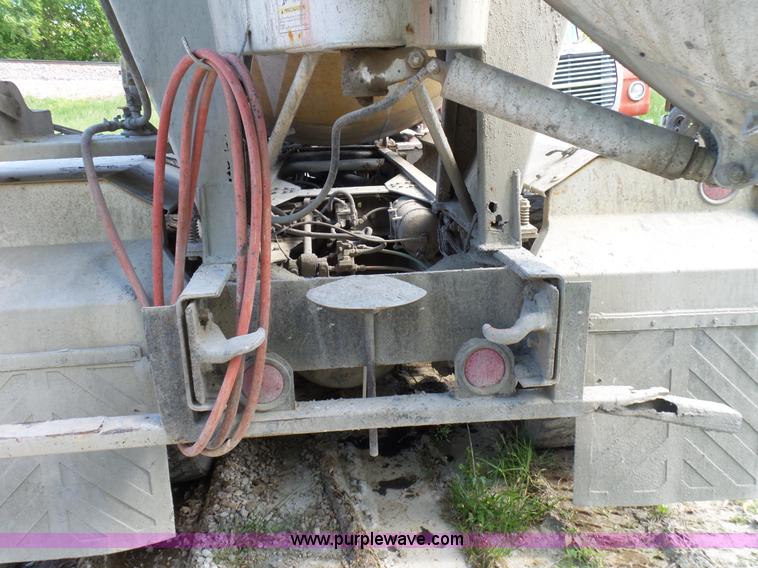 image for item L2023 1995 Ford LT9000 mixer truck