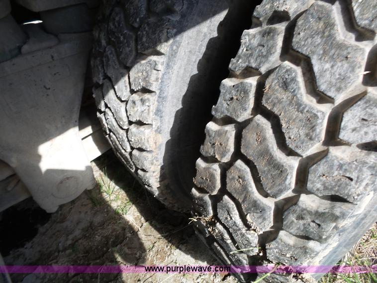 image for item L2023 1995 Ford LT9000 mixer truck