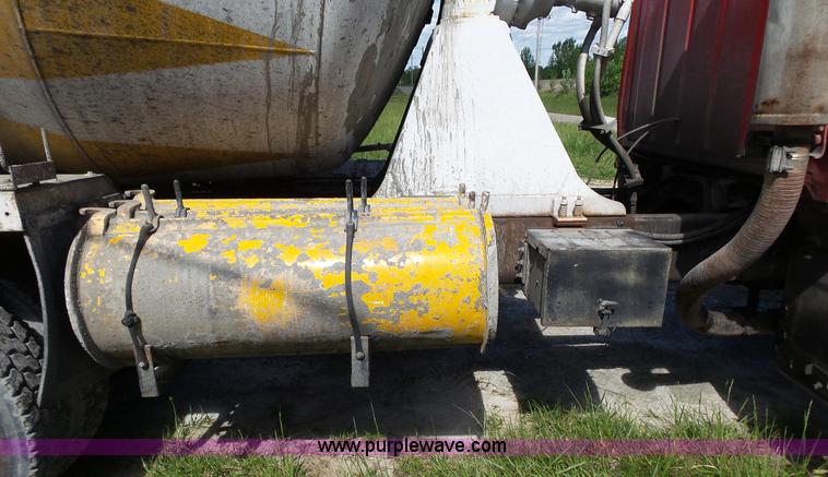 image for item L2023 1995 Ford LT9000 mixer truck